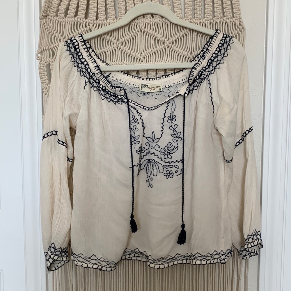 Stitched white and navy top